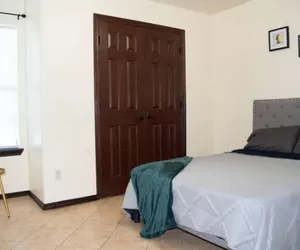 Photo 3 - Modern 2 bed 2-bath Next to University Utrgv