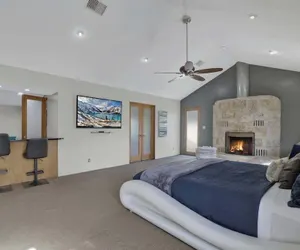 Photo 5 - 406 Lodge-a: Hot-tub & 2 Blks to Main St