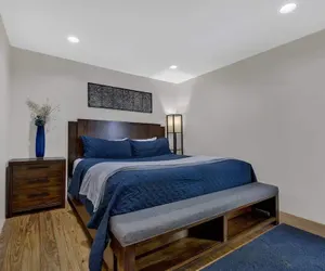 Photo 4 - Schubert Place