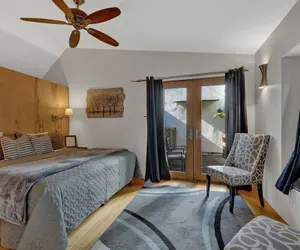 Photo 5 - Schubert Place