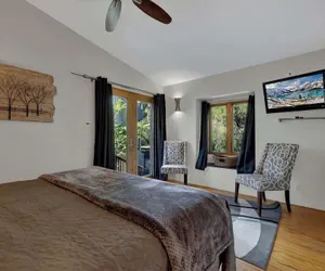 Photo 5 - Schubert Place