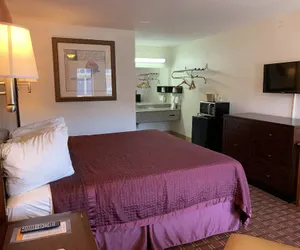 Photo 4 - Royal Regency Inn