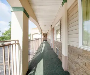 Photo 5 - Hotel O Daylight Inn Elkhart I-90, In