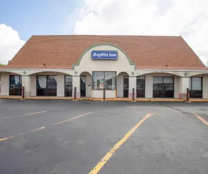 Photo 2 - Hotel O Daylight Inn Elkhart I-90, In