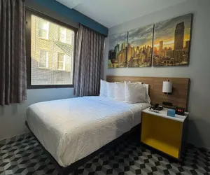 Photo 4 - Days Inn by Wyndham New York Chinatown