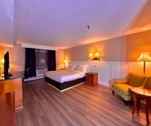 Photo 4 - Presque Isle Hotel