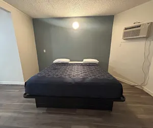 Photo 4 - Budget Inn Hollywood