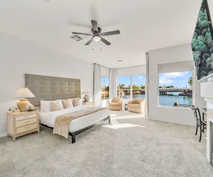 Photo 4 - Lakefront Oasis