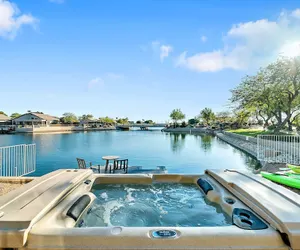 Photo 2 - Lakefront Oasis