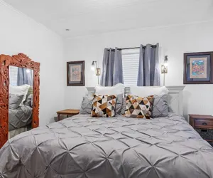 Photo 4 - Calmbach Cottage 2 Bedroom Home by RedAwning