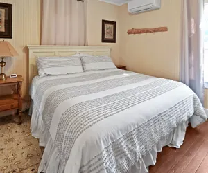 Photo 3 - Calmbach Cottage 2 Bedroom Home by RedAwning