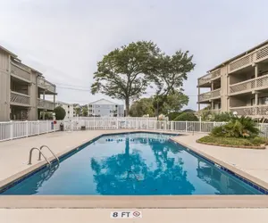 Photo 2 - Kiana's Beach Retreat 2 Bedroom Condo by RedAwning