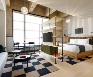 Photo 5 - Switch House Hotel