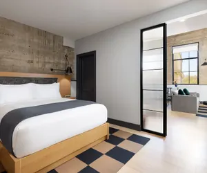 Photo 4 - Switch House Hotel