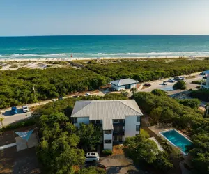 Photo 2 - Little Beach Chickee 1 Bedroom Condo by RedAwning