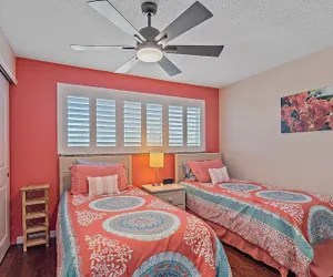 Photo 4 - Sea Winds On Siesta 2 Bedroom Condo by RedAwning
