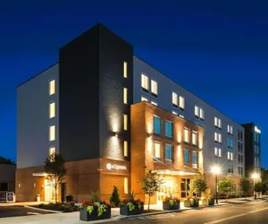 Photo 2 - La Quinta Inn & Suites by Wyndham Chattanooga Downtown/South