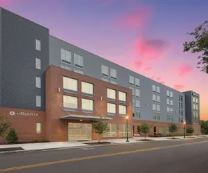 Photo 2 - La Quinta Inn & Suites by Wyndham Chattanooga Downtown/South
