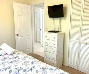 Photo 5 - Beachcomber 2 Bedroom Condo by RedAwning