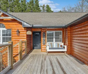 Photo 2 - Majestic Valley View 3 Bedroom Cabin by RedAwning