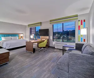 Photo 3 - Hampton Inn & Suites Omaha Un Medical Center Area