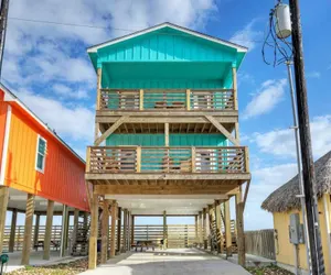 Photo 2 - Waterfront w/ Bay Views, Shared Pool & Boat Dock Marlin Madness by Avantstay