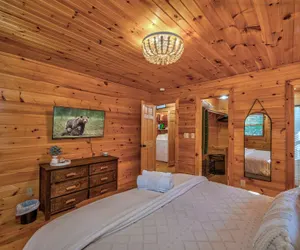 Photo 5 - Misty Creek Cabin Private 3 BDR w/ Game Room!