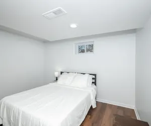 Photo 3 - Top Notch City Escape w King Bed