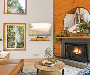 Photo 2 - The Fancy Fox Stunning 4 BR Retreat, Min to Lake