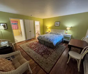 Photo 3 - Trinidad Inn