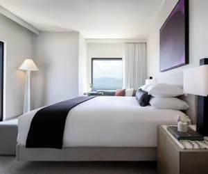 Photo 2 - Kimpton Claret Hotel by IHG