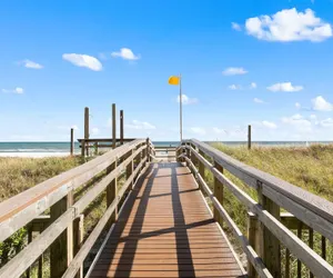 Photo 2 - Regency Isle 710