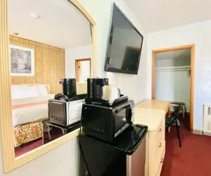 Photo 5 - Hillcrest Motel