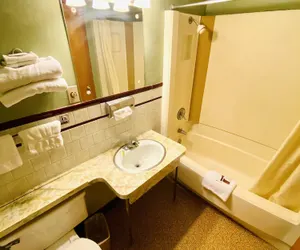 Photo 4 - Hillcrest Motel