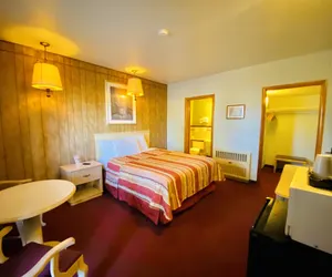 Photo 2 - Hillcrest Motel