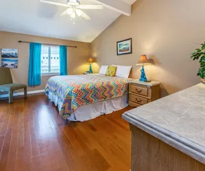 Photo 4 - Shoreline Towers Townhouse 4-3