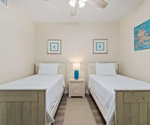 Photo 4 - Romar Place 1002