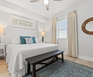 Photo 4 - Regency Isle 503
