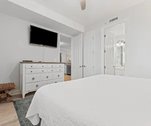 Photo 3 - Regency Isle 503