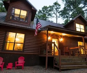 Photo 2 - Bear Creek Lodge 3 Bedroom Cabin by RedAwning