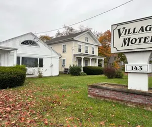 Photo 2 - Village Motel By OYO Clinton