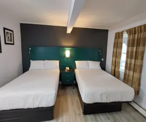 Photo 5 - Village Motel By OYO Clinton