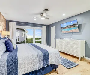 Photo 5 - Whispering Breezes At Windy Hill 4 Bedroom Home by RedAwning