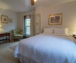 Photo 4 - Moore House Inn & Cabins