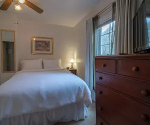 Photo 5 - Moore House Inn & Cabins