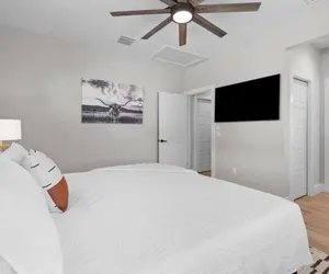 Photo 5 - 239 Delmar Ave 3 Bedroom Home by RedAwning