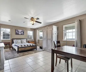 Photo 5 - Casa Blanca: Hot-tub, Fire Pit, Hill Country Views