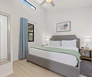 Photo 3 - Verbena Waterfront With Hot Tub