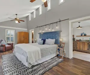 Photo 4 - Texas Two Step Guesthouse