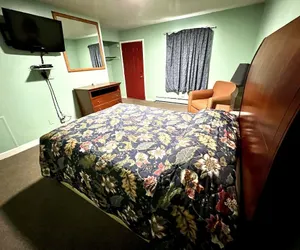 Photo 4 - Your Motel